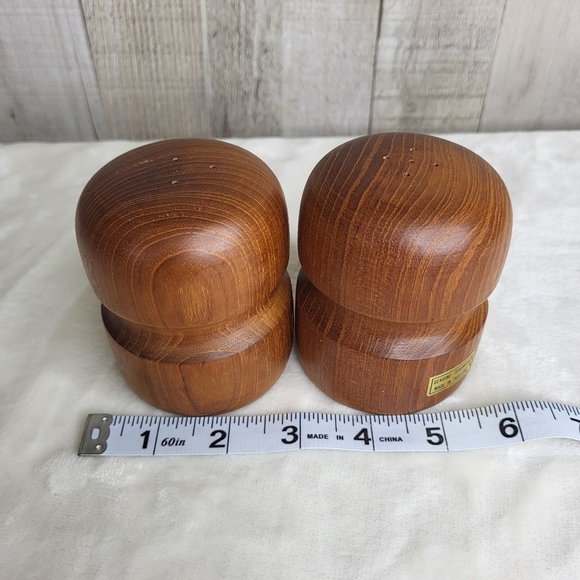 Teakwood Salt and Pepper Shakers. - Picture 3 of 6